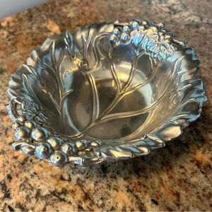 Vintage 1999 Arthur Court Grapes and Leaves Pattern Small Dish